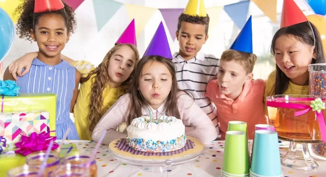 6 Children at a birthday party