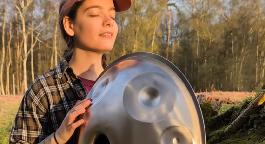 Amy Naylor holding a handpan in her hands