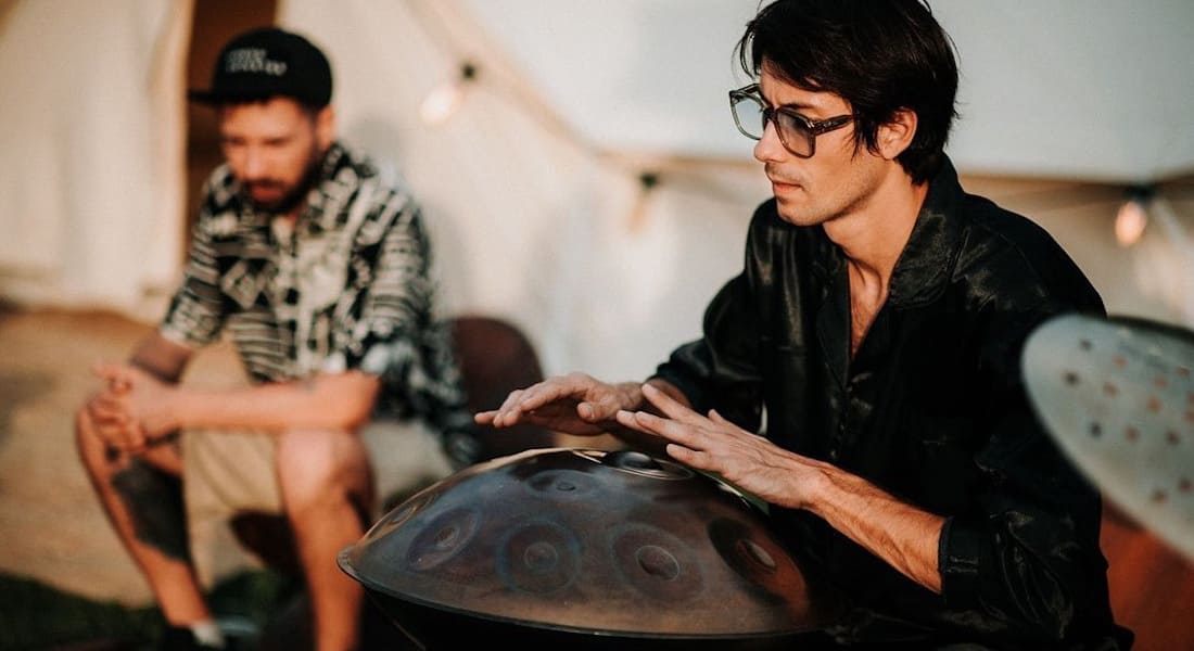 Arthur Pasecinic playing a handpan