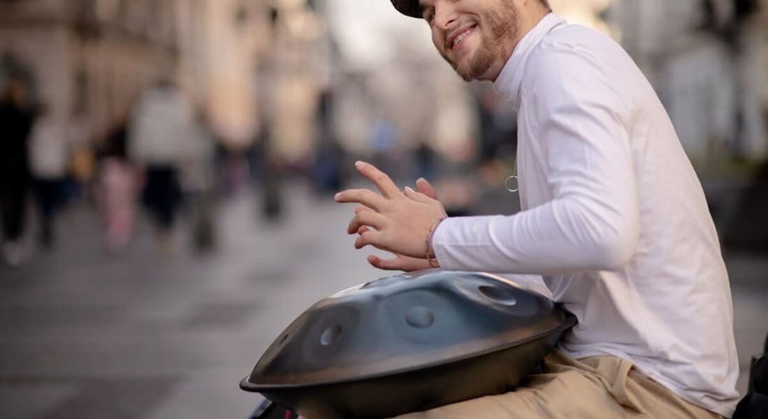 A handpan player in the street