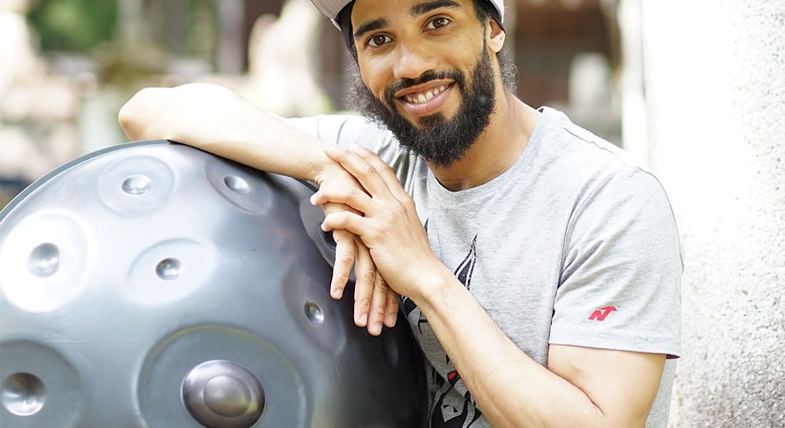 Michaël Akortia with a handpan