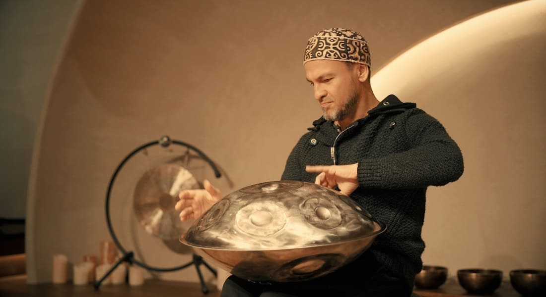 Nadishana playing a handpan