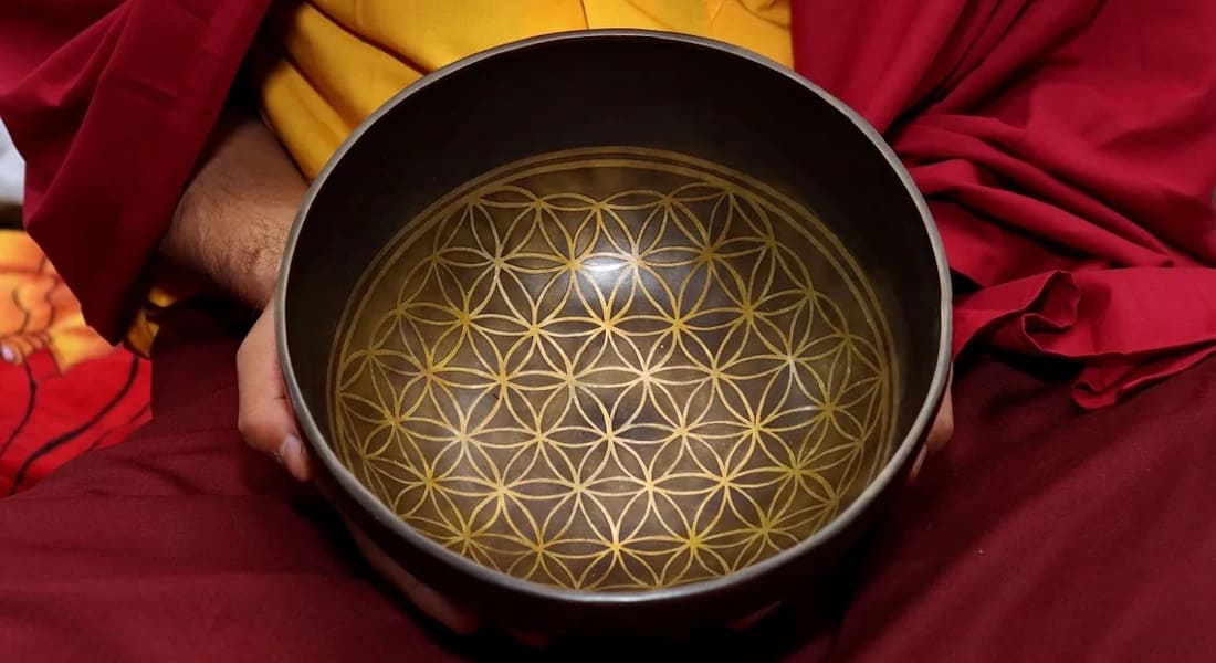 Tibetan bowl with a flower of life engraved on it
