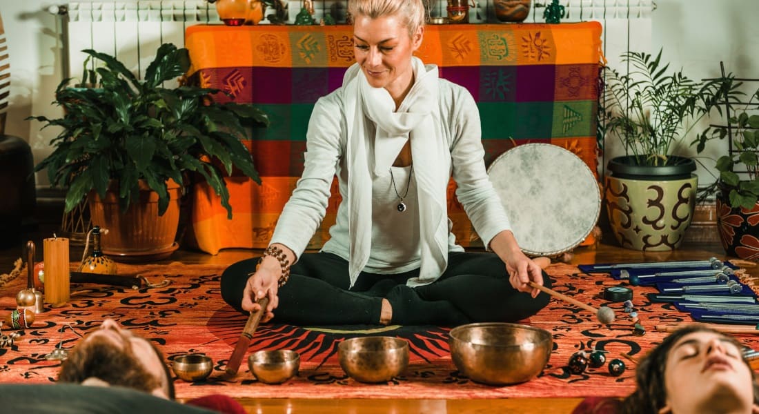 A class taught by a Tibetan singing bowl instructor