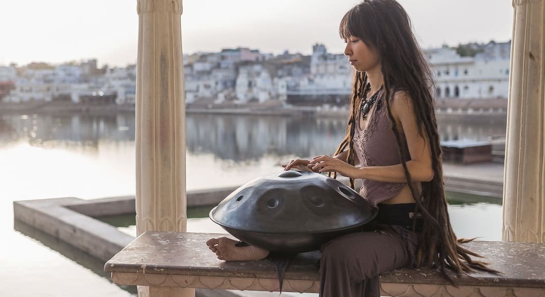 Yuki Koshimoto playing the handpan
