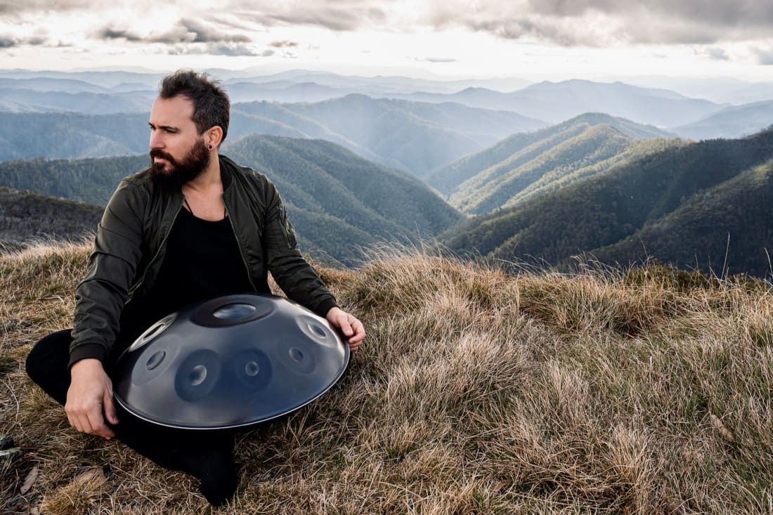 Adrian Portia : l’incontournable virtuose du Handpan australien