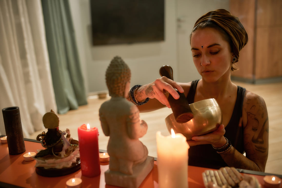 Comment Utiliser un Bol Tibétain ? Techniques et Mode d'emploi