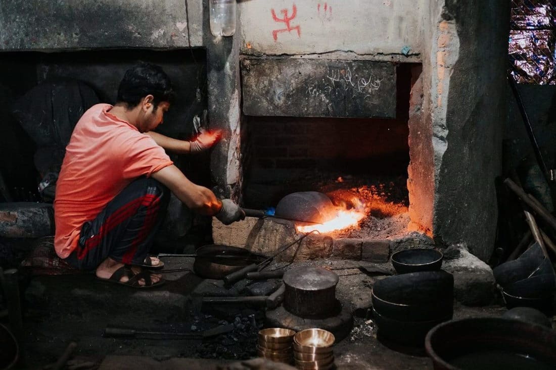 Comment est fabriqué un bol tibétain traditionnel ?