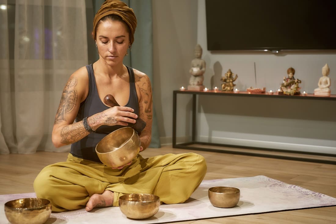 Comment ouvrir et débloquer ses 7 chakras avec un bol tibétain ?