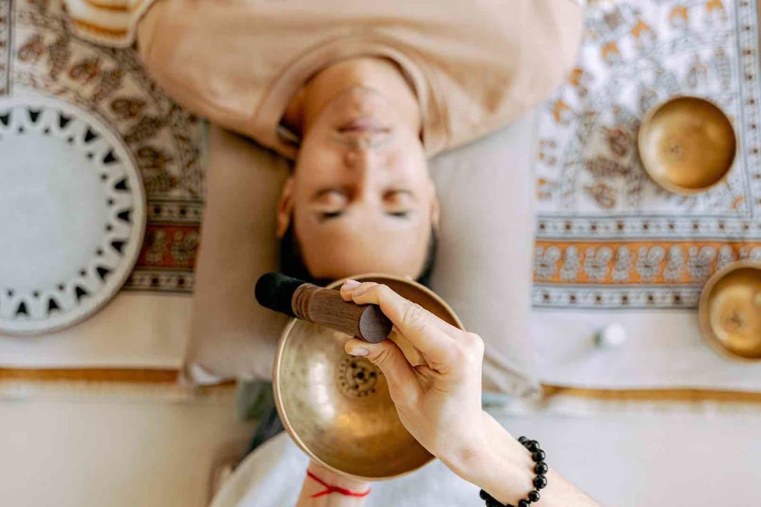 Le Bol Tibétain provoque-t-il des Acouphènes, Maux de tête ou Migraines ?