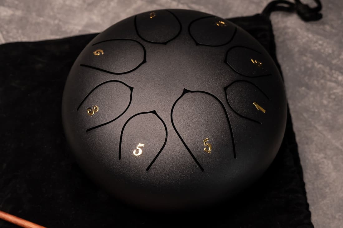 Où Placer les Autocollants sur un Tongue Drum ?