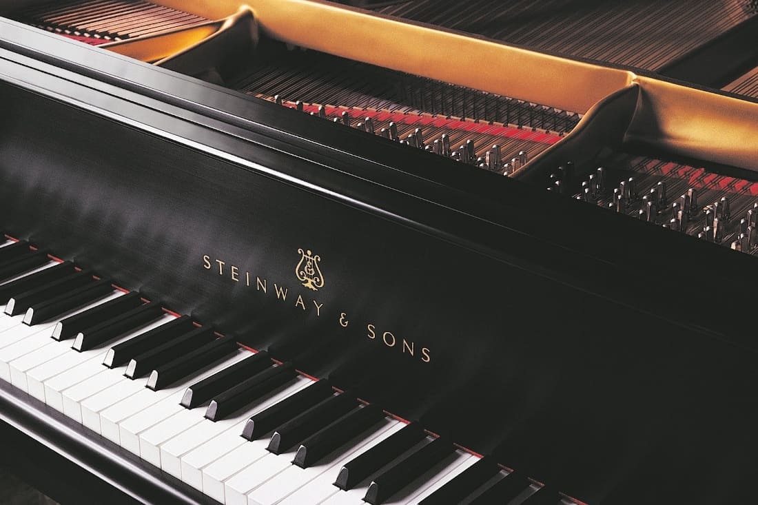 Steinway & Sons : guide des prix pour les amateurs de pianos