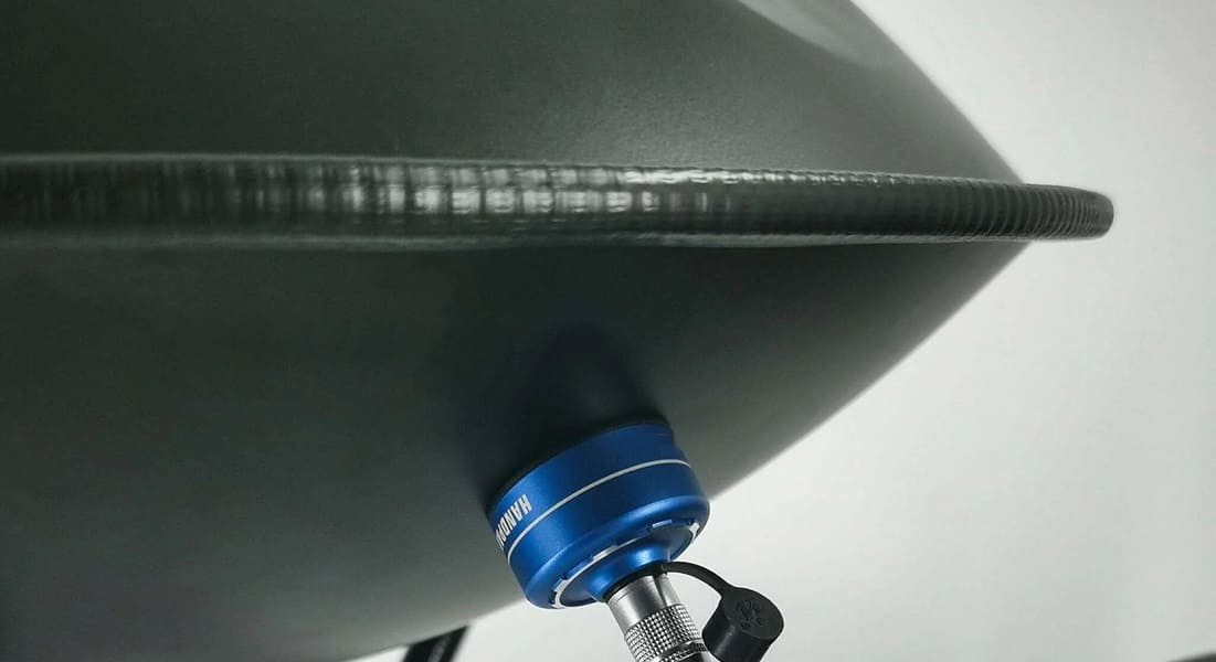 A magnetic mic on a handpan