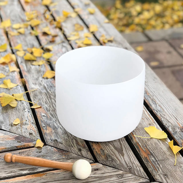 Affordable crystal singing bowl presentation