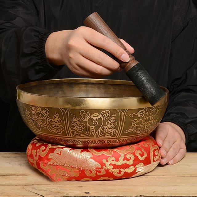 Bol tibétain antique avec bâton