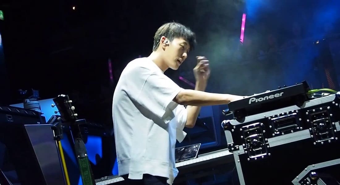 DJ Shaun mixing live in concert