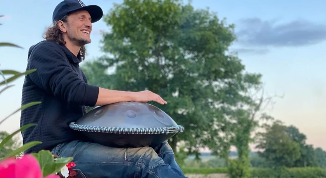 Daniel Waples playing the handpan