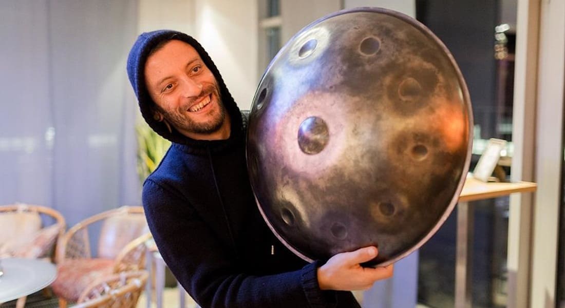 Davide Swarup presenting a handpan