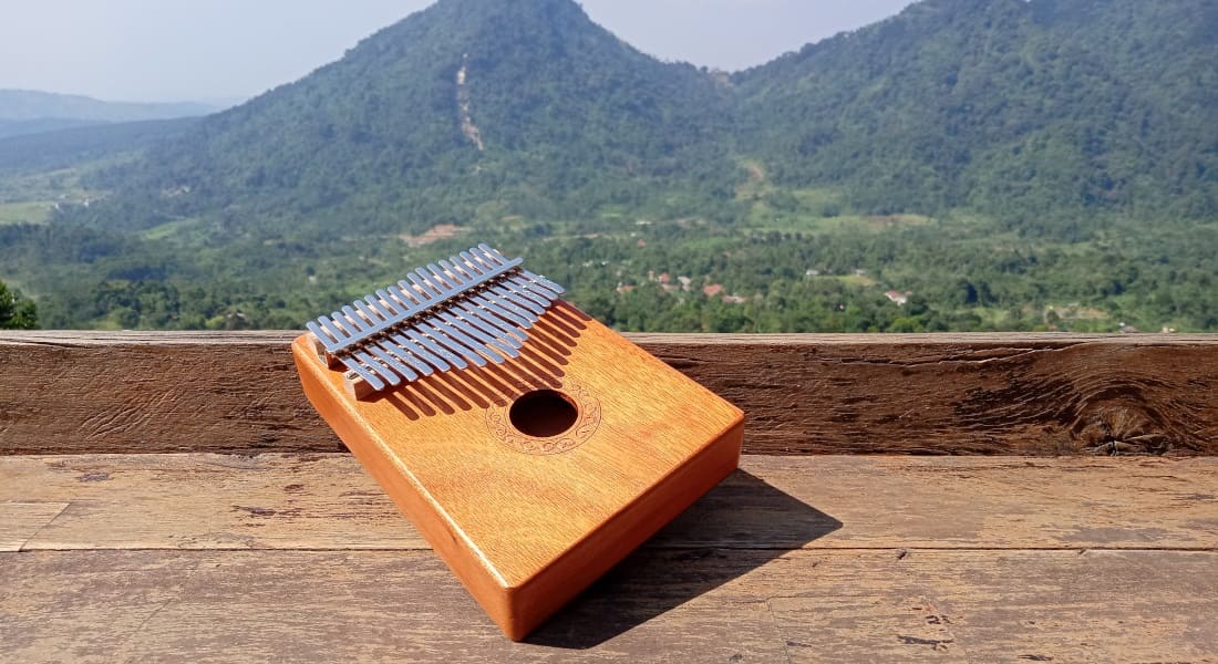 A diatonic kalimba with a soundbox