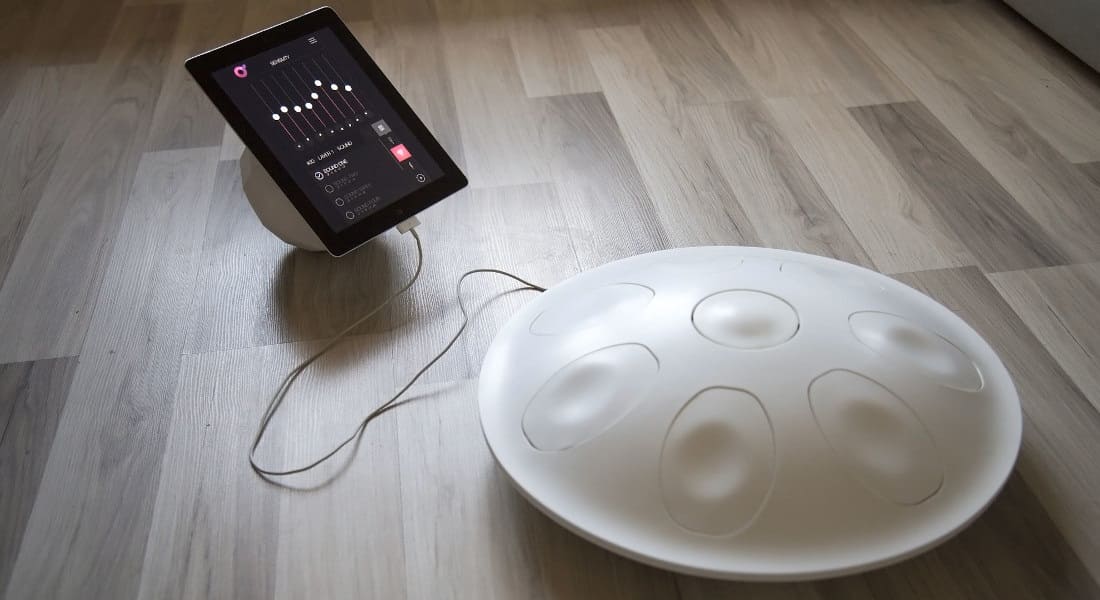 An electronic handpan connected to a touchscreen tablet