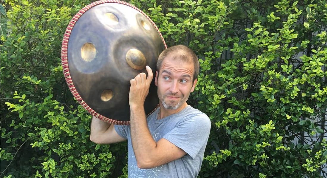 Jérémy Nattagh holding a handpan in his hands