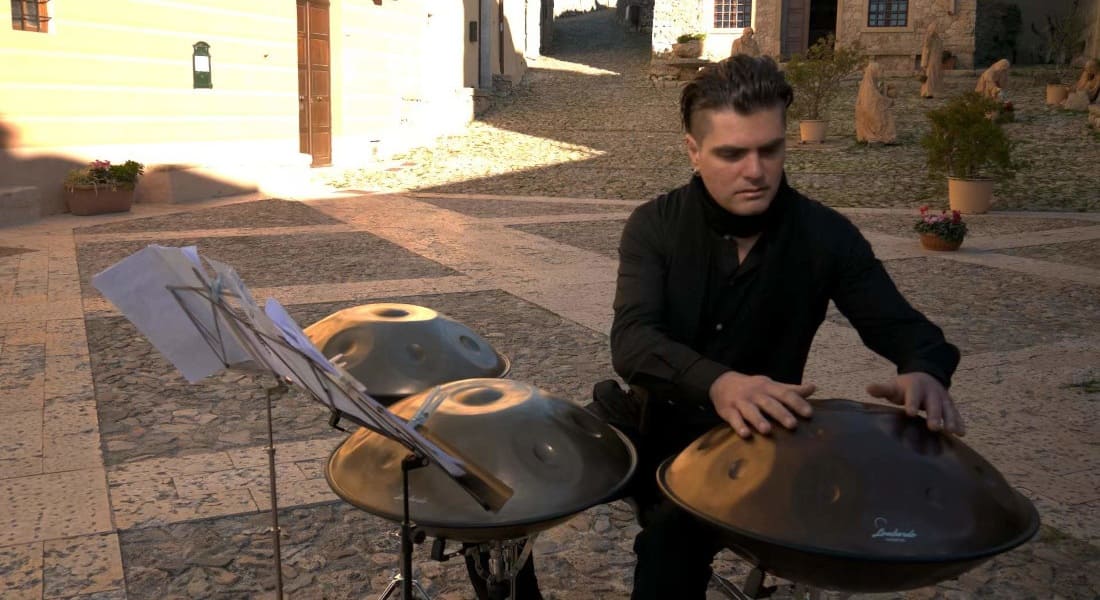Loris Lombardo playing with 3 handpans