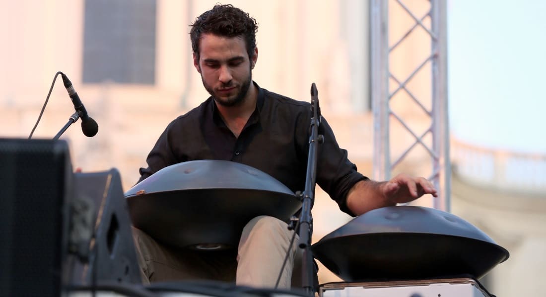 Manu Delago playing two Hang