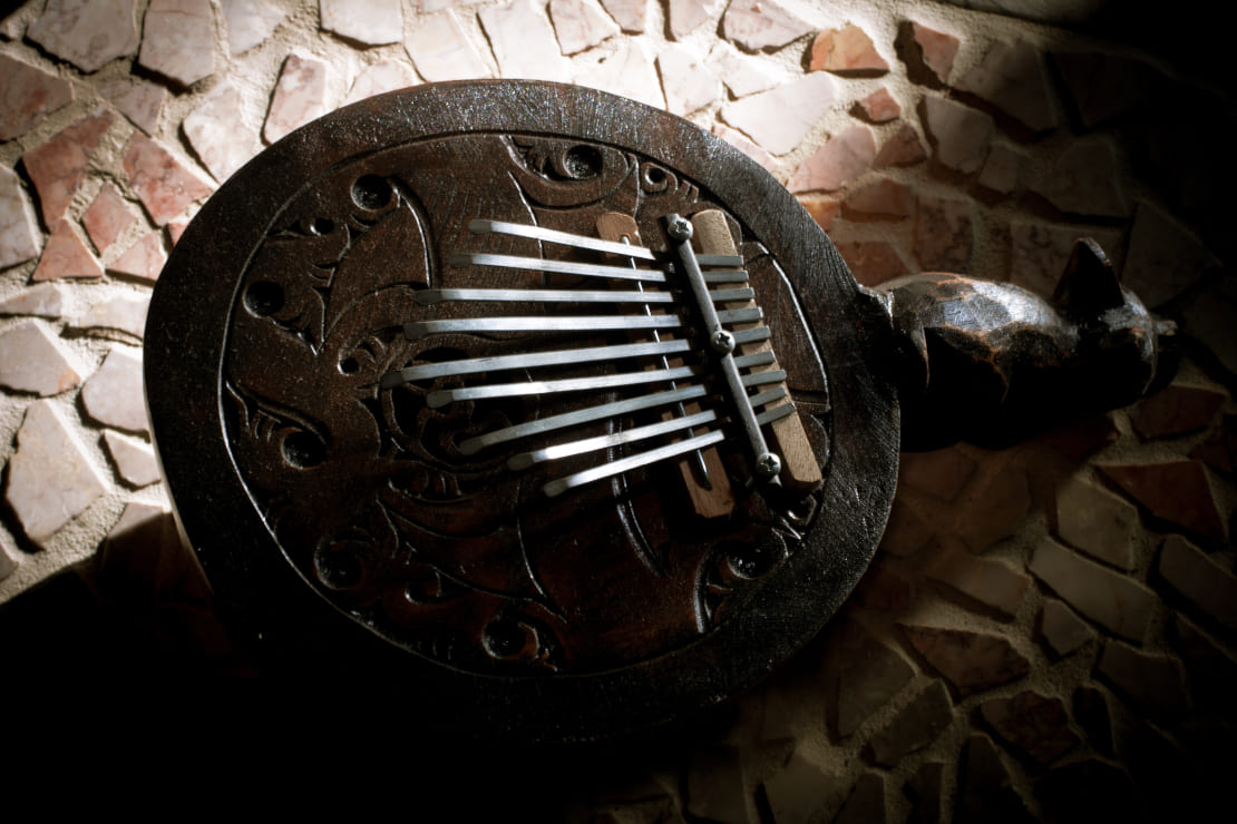 A round kalimba with a fox-shaped handle