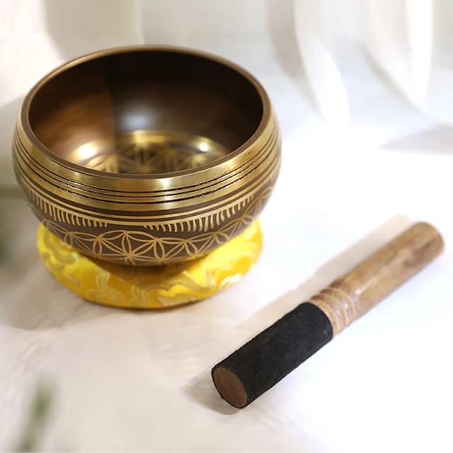 Small Tibetan singing bowl presentation