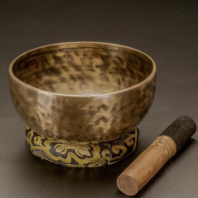 25 Cm Tibetan singing bowl with cushion and mallet