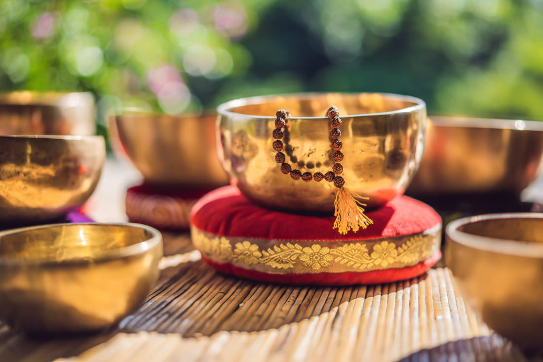 Does a Tibetan singing bowl need a cushion?