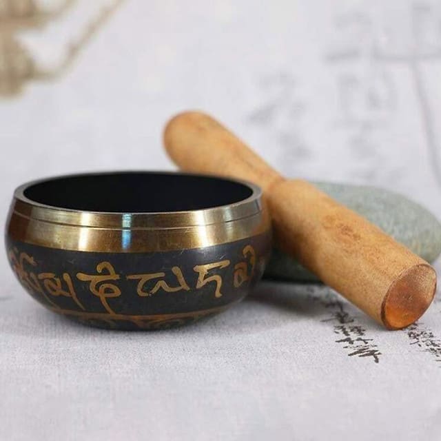 Presentation of Tibetan singing bowl in D
