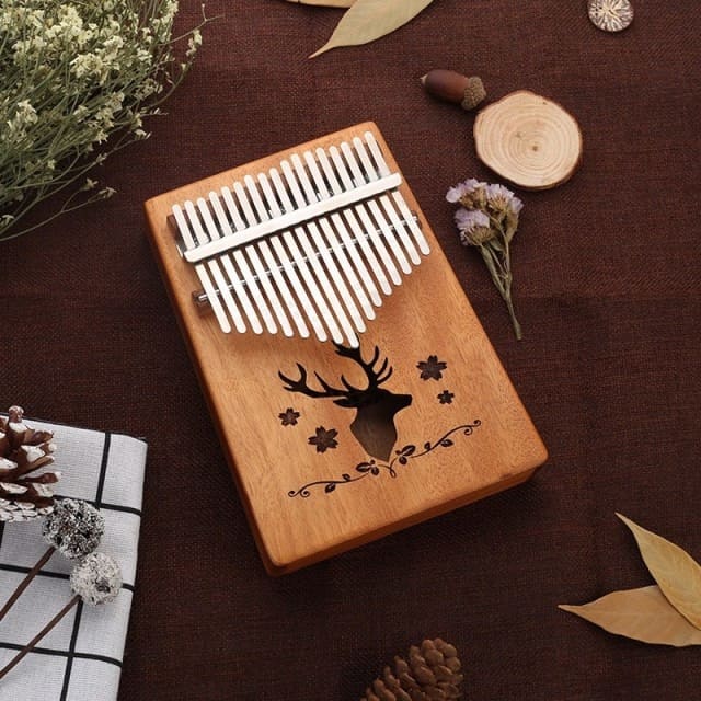 Kalimba avec pochette cerf 