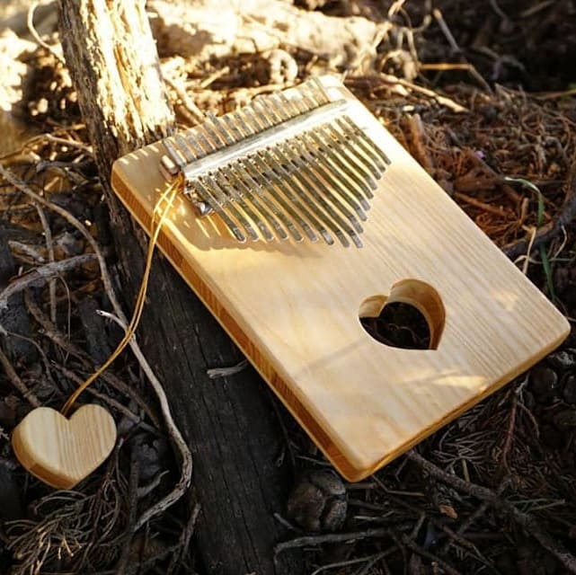Kalimba fabriqué en France beige 